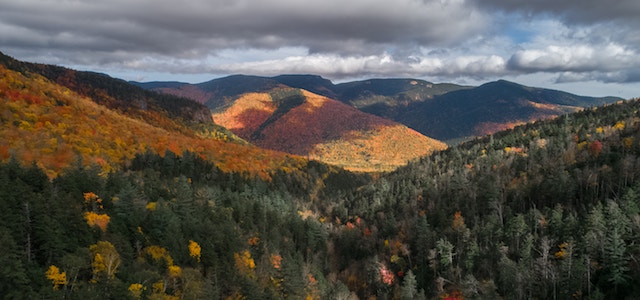 mountain view of fall leaves in new hampshire